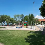 Háziállatbarát Bichon Medencehasználattal * Fonyód