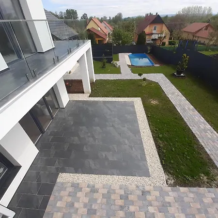 Haziallatbarat Bichon Nyaralo Medencehasznalattal Holiday home *
