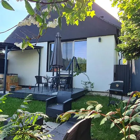 Ferienhaus Haziallatbarat Bichon Nyaralo Medencehasznalattal