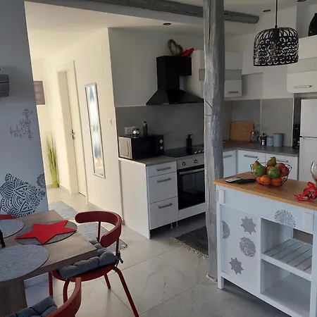 Ferienhaus Haziallatbarat Bichon Nyaralo Medencehasznalattal