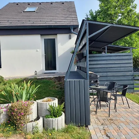Ferienhaus Haziallatbarat Bichon Nyaralo Medencehasznalattal *