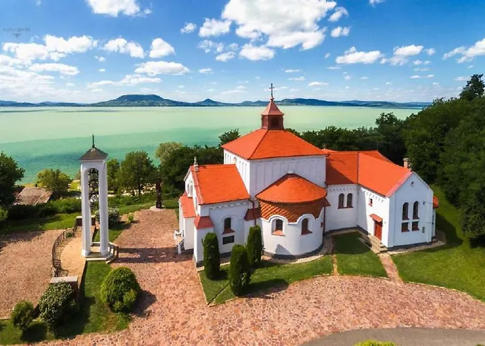 Ferienhaus Haziallatbarat Bichon Nyaralo Medencehasznalattal