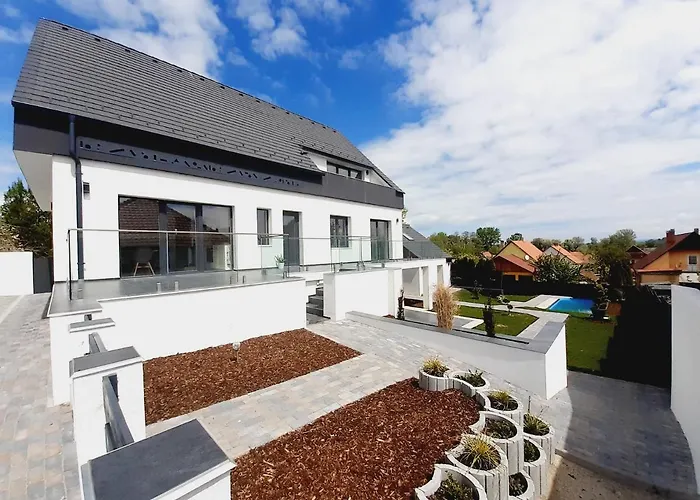 Ferienhaus Haziallatbarat Bichon Nyaralo Medencehasznalattal *
