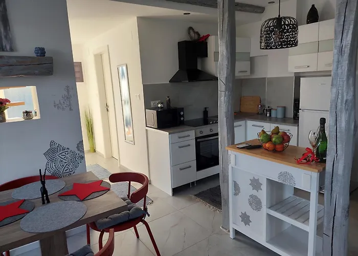 Ferienhaus Haziallatbarat Bichon Nyaralo Medencehasznalattal