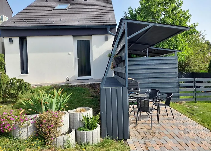 Ferienhaus Haziallatbarat Bichon Nyaralo Medencehasznalattal *